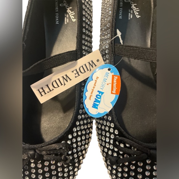 Seychelles Memory Foam Flats - Picture 5 of 7